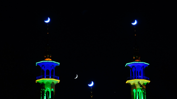 清真寺与新月四个月亮