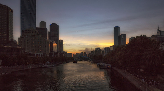 亚拉河夜景