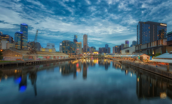 亚拉河夜景