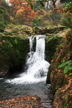 山涧瀑布溪流