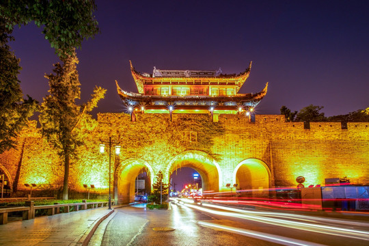 苏州阊门古城墙夜景