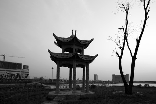 涼亭黑白照