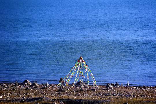 青海湖玛尼石经幡