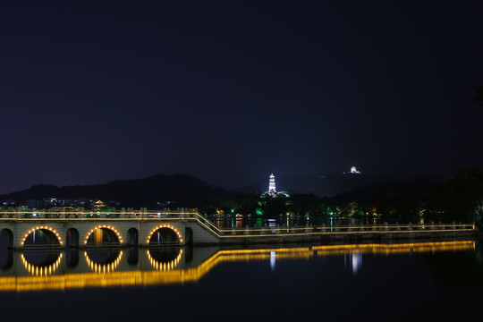 平湖秋月夜景