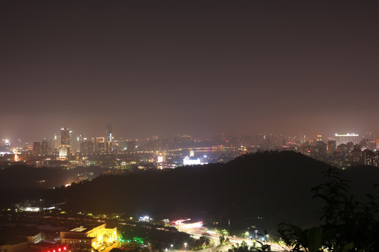 鳄湖路夜景