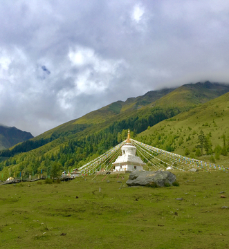 高山白塔