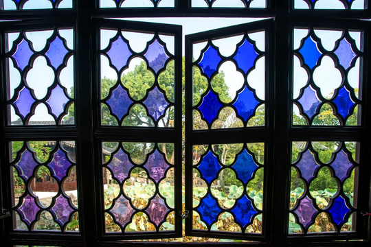 古典窗户彩色玻璃