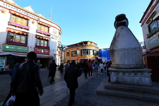 拉萨大昭寺八廓街转经