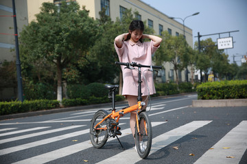 美女单车骑行摄影图片