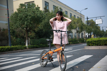 美女单车骑行摄影图片