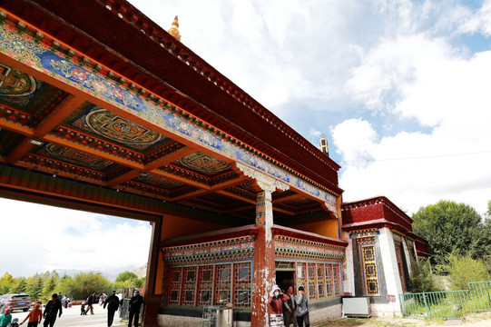 色拉寺山门