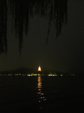 雷峰塔夜景