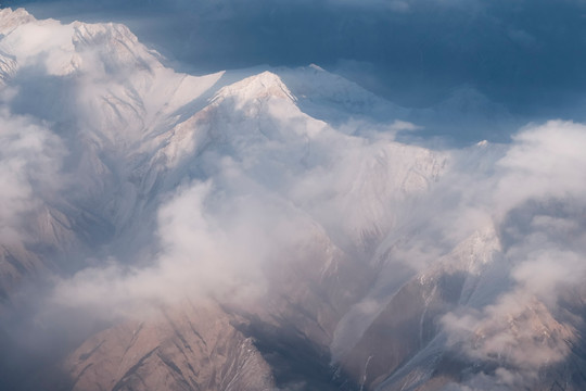 航拍天山