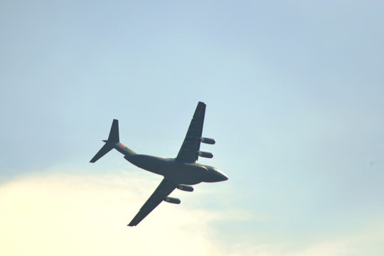 飞行的中国空军运20战略运输机