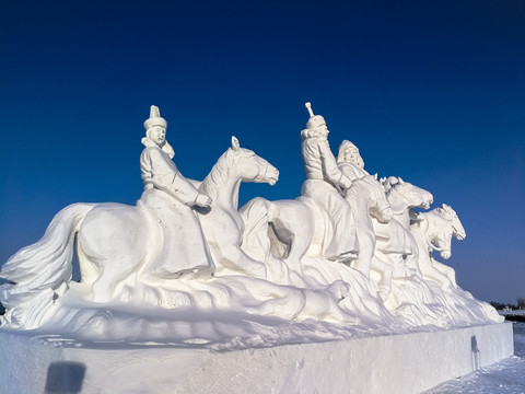 蒙古族骑马雪雕