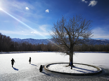 蓝天雪地