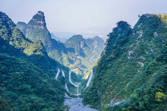 天门山盘山公路