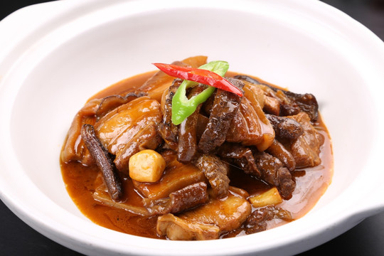 燜罐肉燜海參