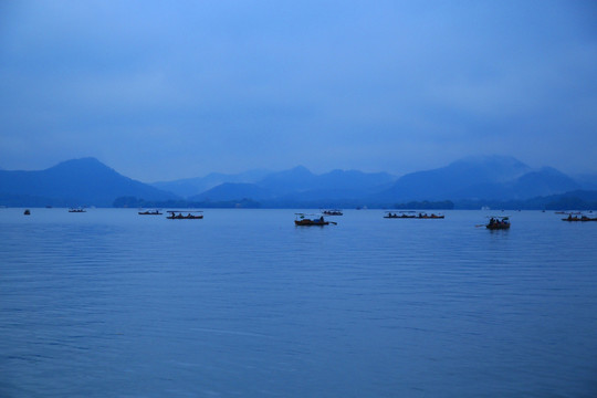 烟雨西湖