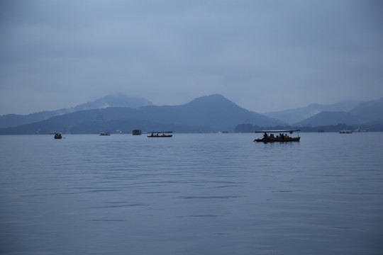 烟雨西湖