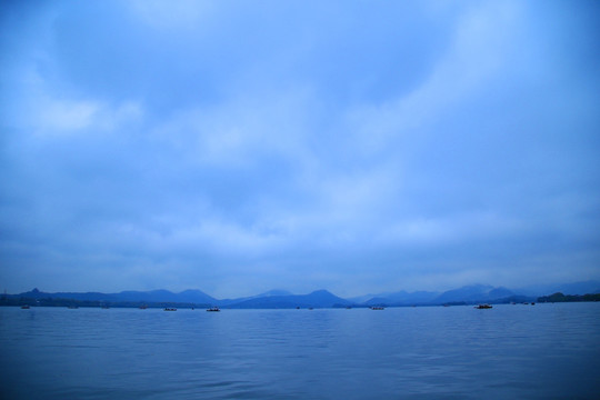 烟雨西湖