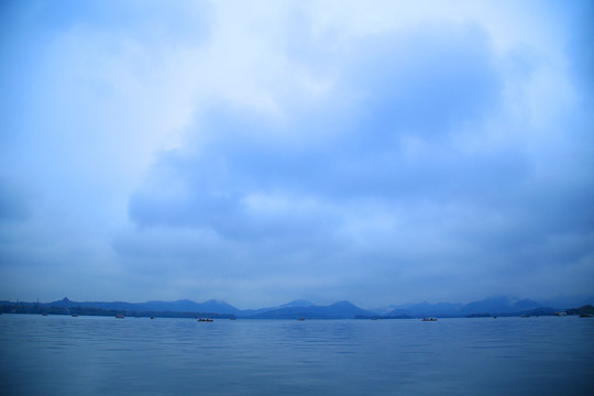 烟雨西湖