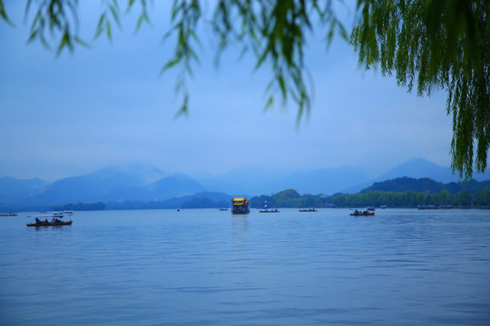 烟雨西湖