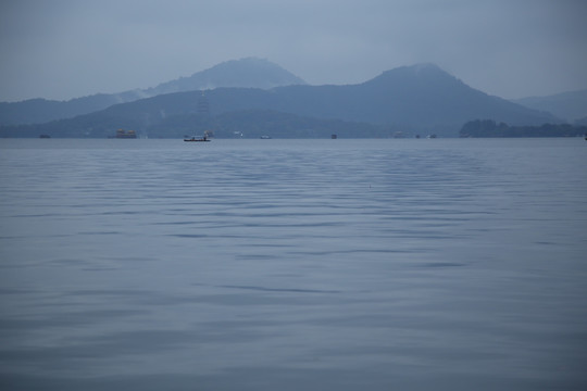 烟雨西湖