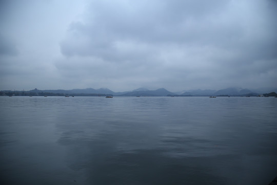 烟雨西湖