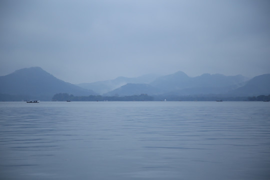 烟雨西湖