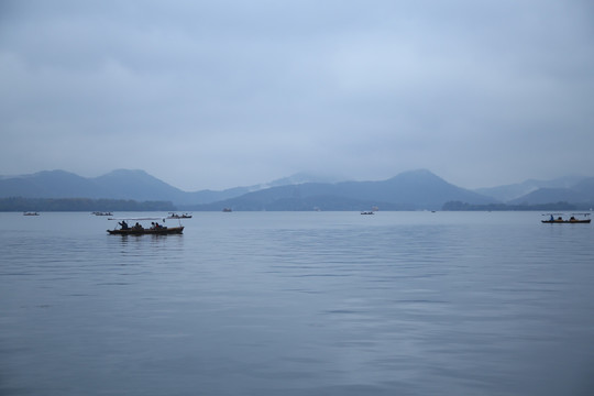 烟雨西湖