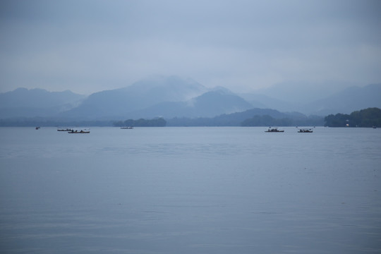 烟雨西湖