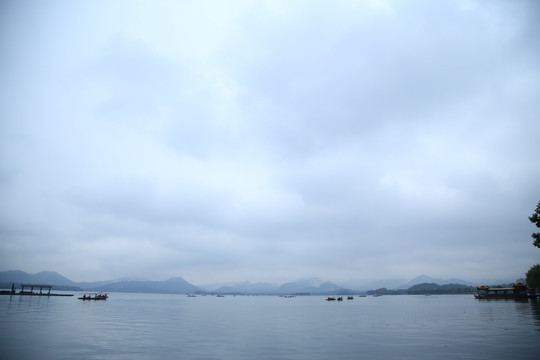 烟雨西湖