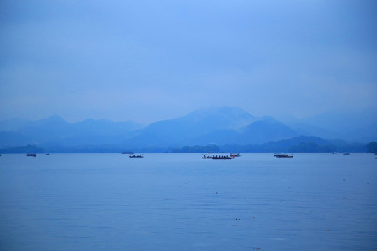 烟雨西湖