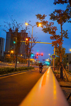 夜晚马路