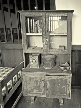 老旧实木柜子
