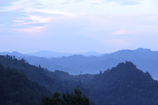 水墨群山