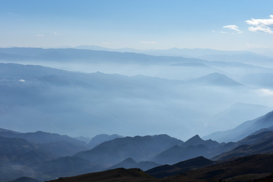 远山水墨画