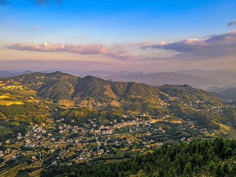 雪山岩