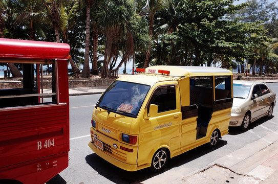 泰国人文风情黄色小车