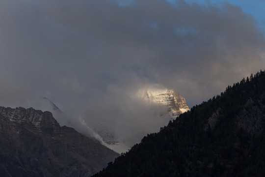 雪山夕照