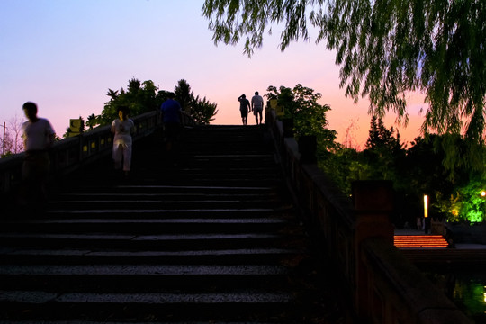 觅渡桥之夜