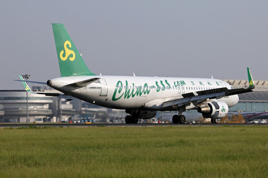 春秋航空公司飛機(jī)降落