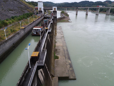 水坝船闸