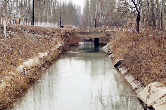 水渠