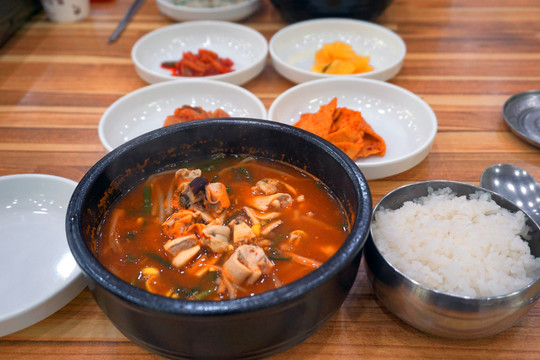 韩国料理海鲜汤套餐