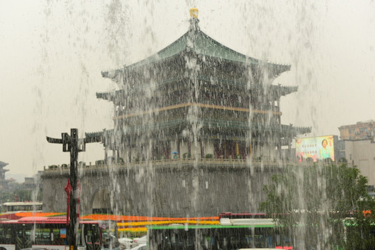 倾盆大雨