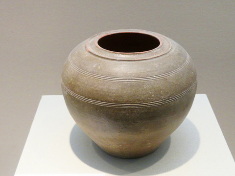 汉代釉陶罐