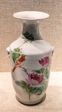 清代粉彩瓷花瓶