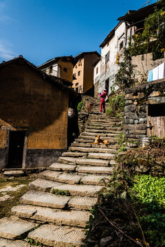 石板路土楼民居